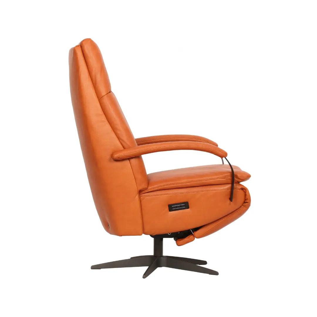 Relaxstoel Amersfoort in oranje leer, zijaanzicht.