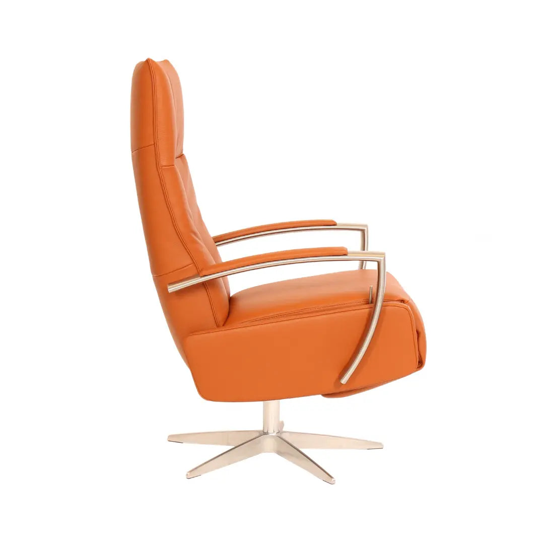 Relaxstoel Bennekom in oranje leer, zijaanzicht.